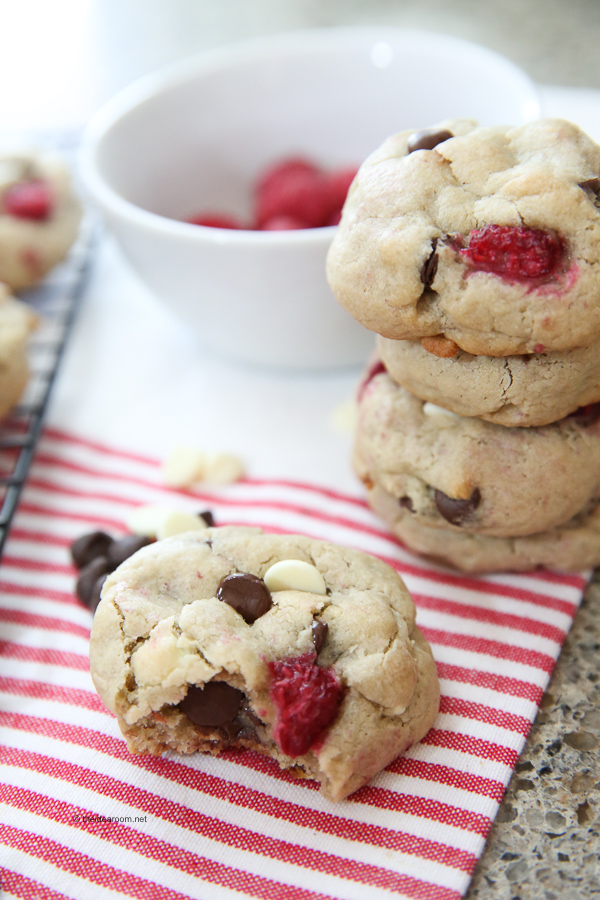 Mixed Berry White Chocolate Cookie Dough Holiday Gift & Free Printable